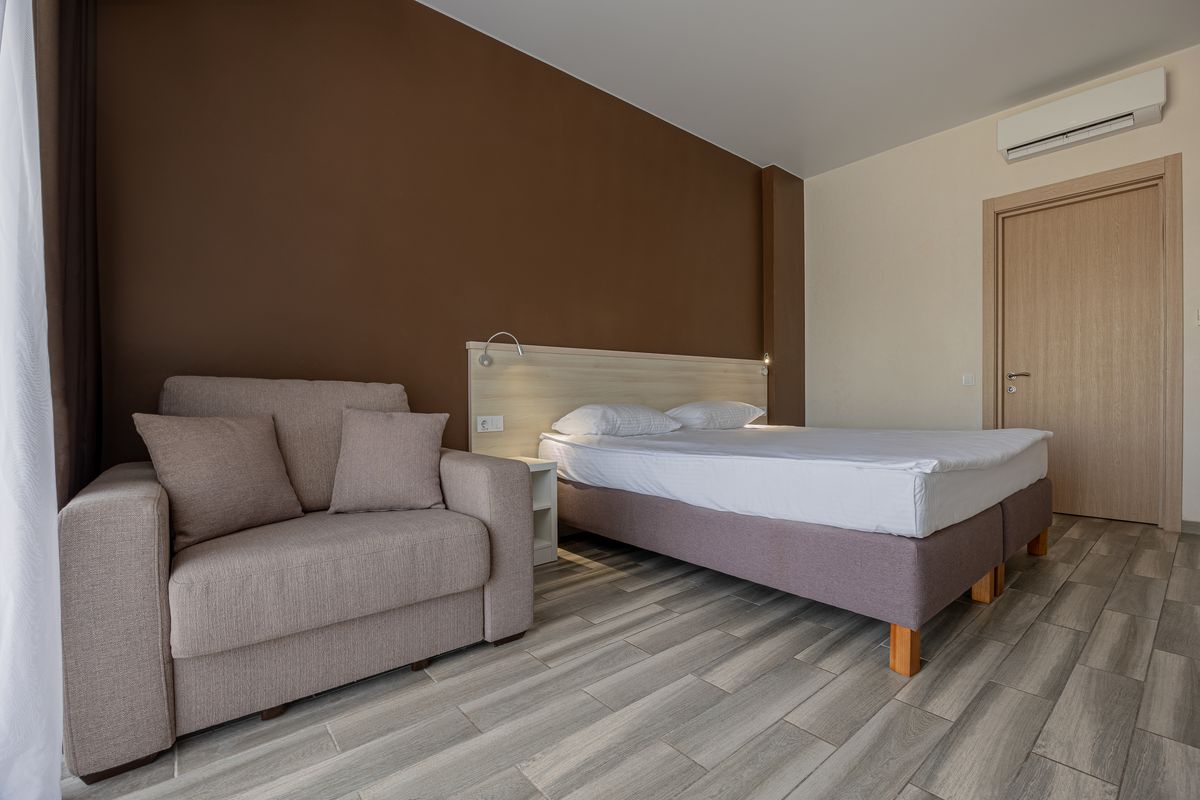 Deluxe two-room suite