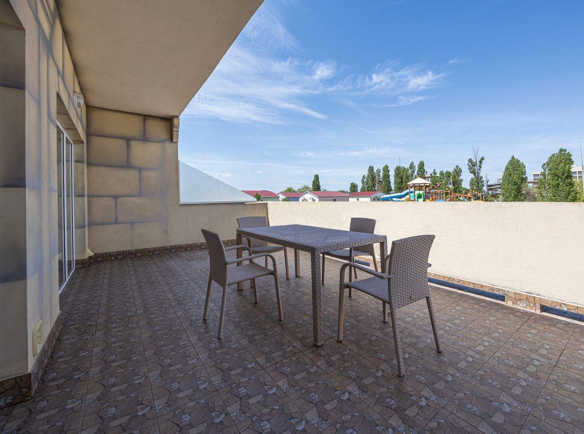 Deluxe two-room suite
